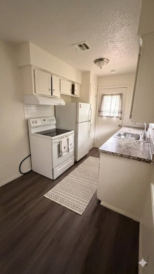 3065 Ne 16th St - Photo 4 of 7