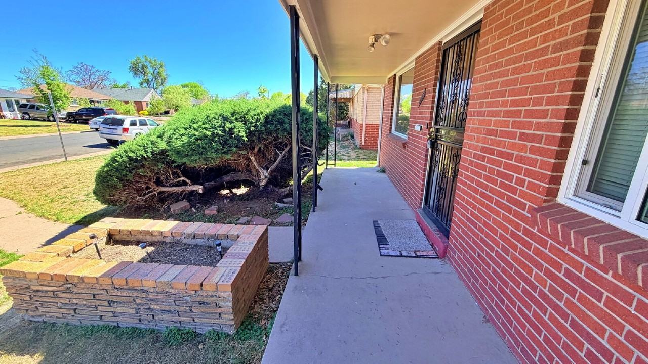 3045 Niagara St - Photo 2 of 28