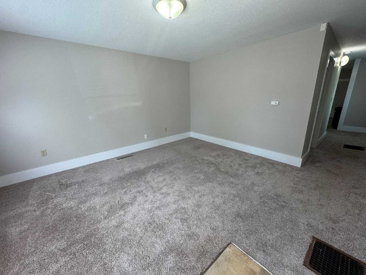 201 Eastman Ave - Photo 3 of 10