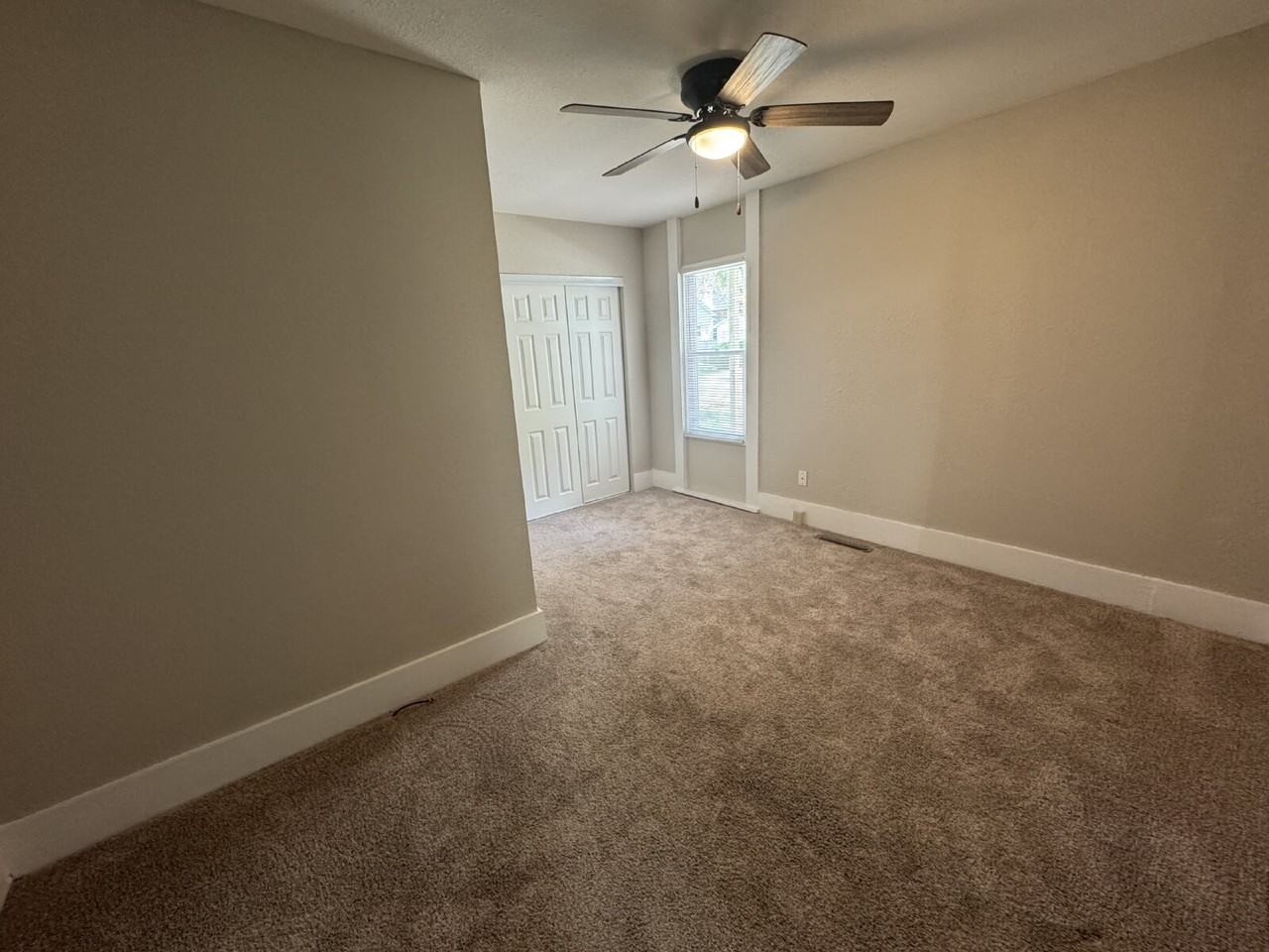 201 Eastman Ave - Photo 7 of 10