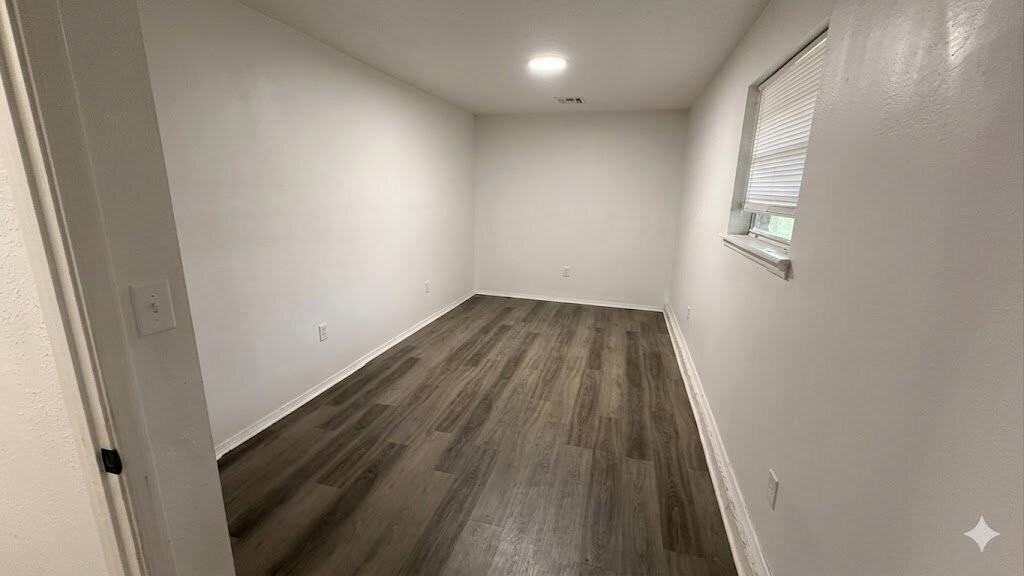 1340 Nw 106th St - Photo 5 of 11