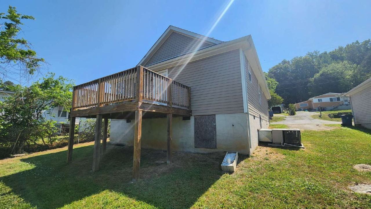 110 2nd St - Photo 5 of 14