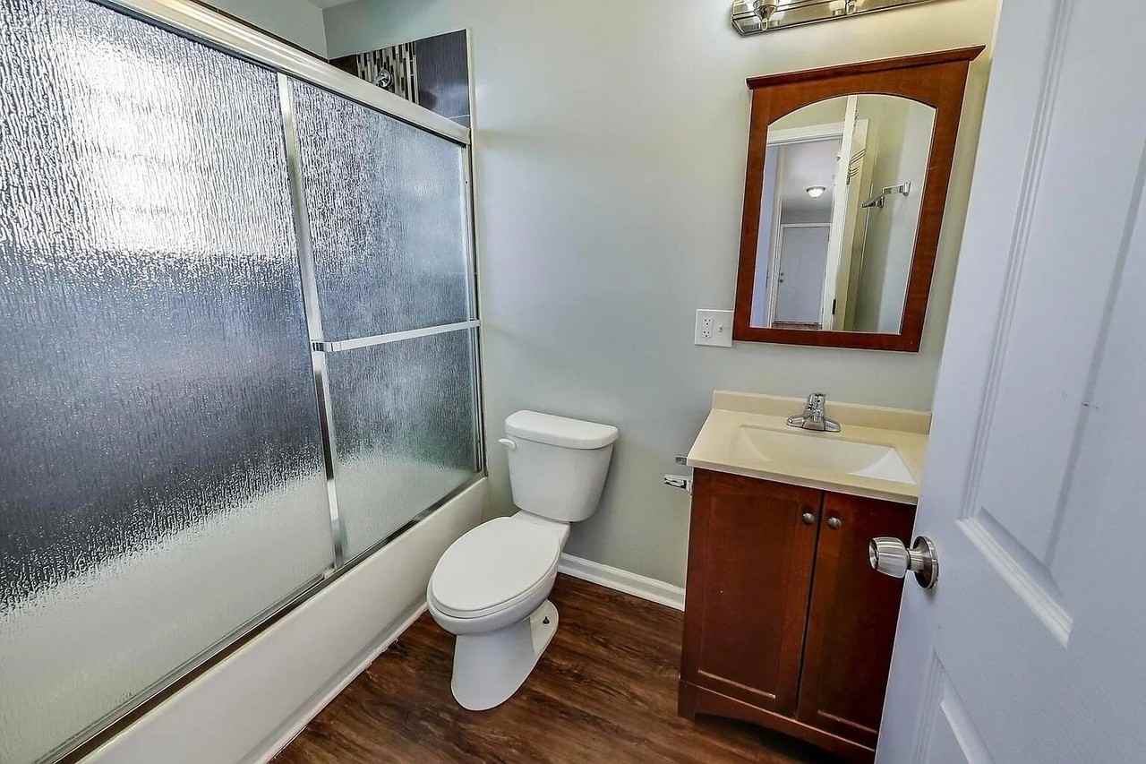 1525 W 17th St #4 - Photo 5 of 20