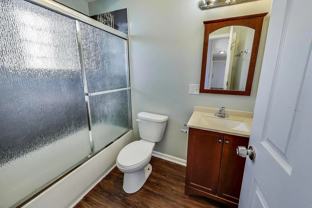 1525 W 17th St #4 - Photo 1 of 1