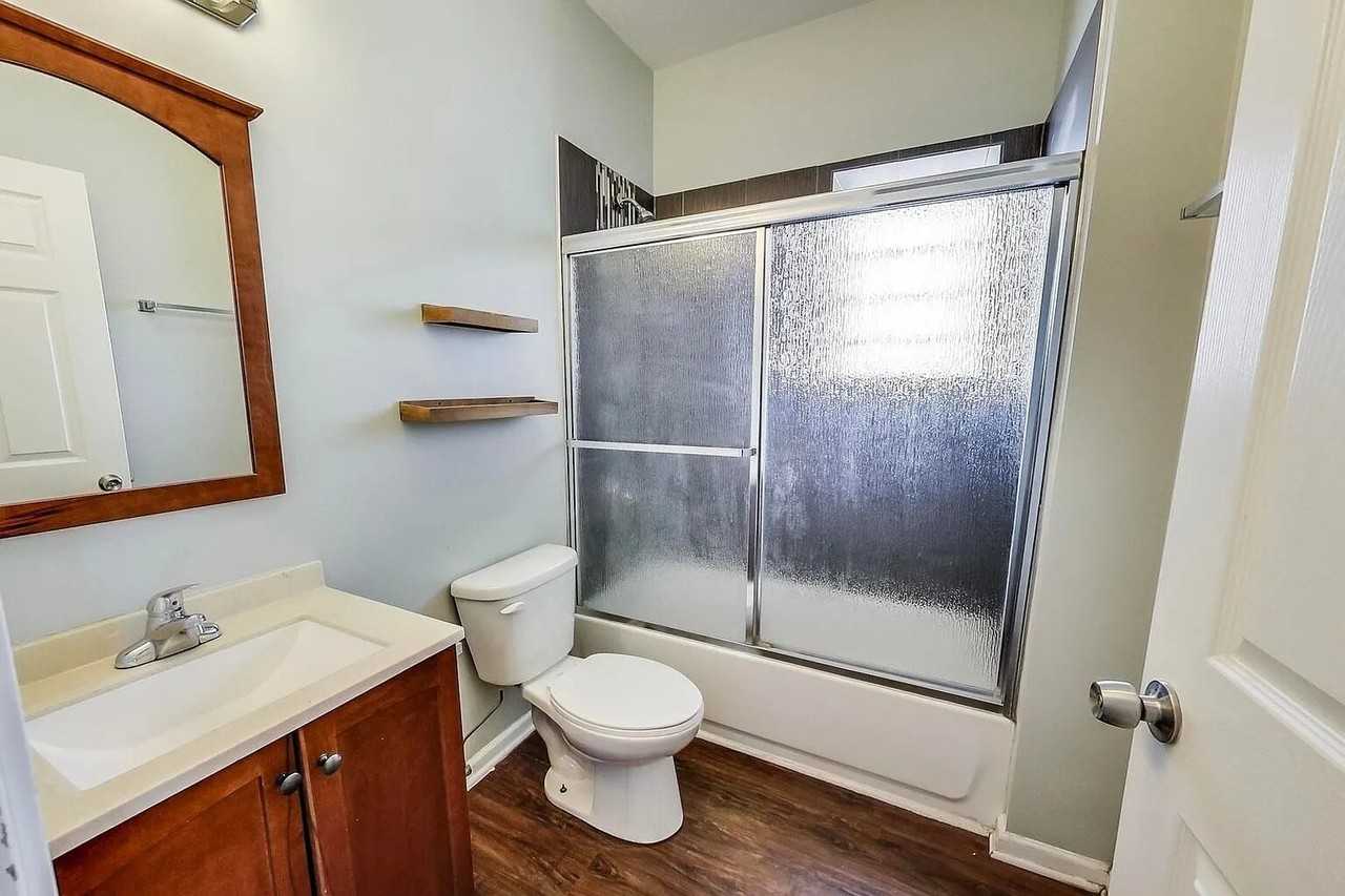 1525 W 17th St #4 - Photo 6 of 20