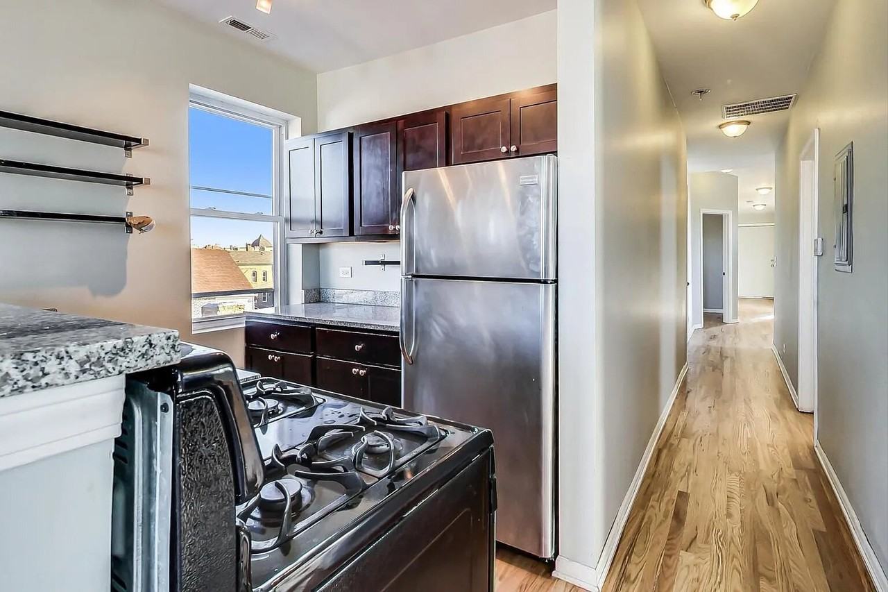 1525 W 17th St #4 - Photo 2 of 20