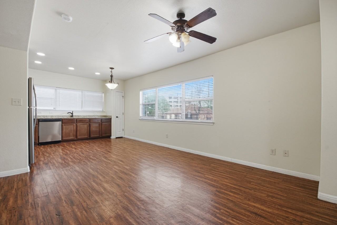 302 W San Antonio St Unit 101 - Photo 5 of 34