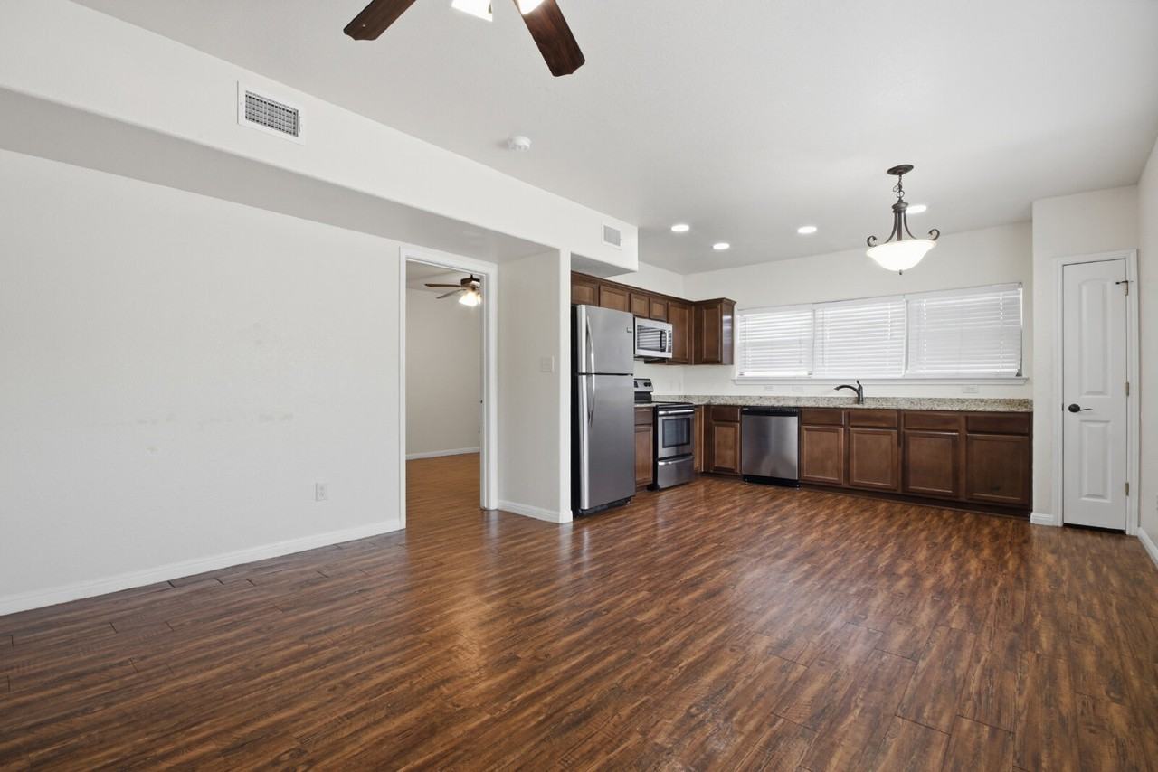 302 W San Antonio St Unit 101 - Photo 6 of 34