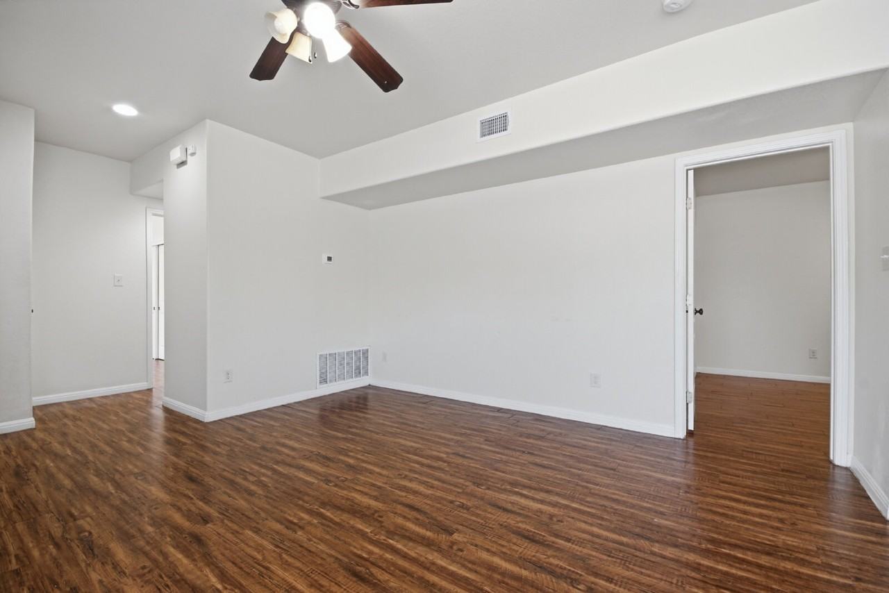 302 W San Antonio St Unit 101 - Photo 7 of 34