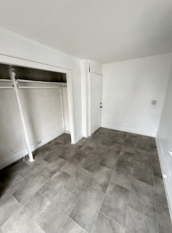 912 Pleasant St - Photo 3 of 15