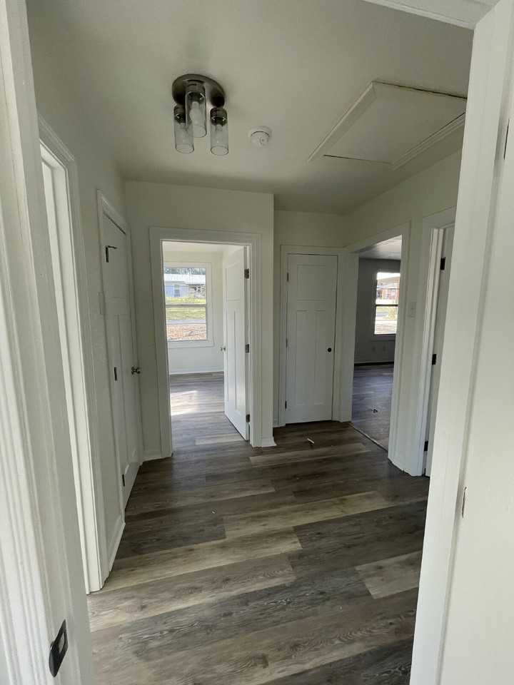 807 Kings Rd - Photo 6 of 11