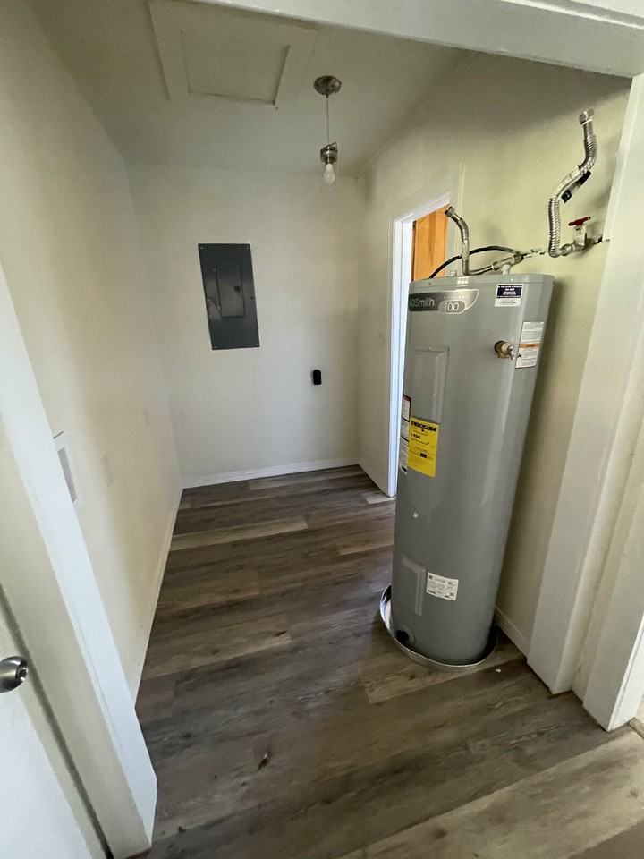 807 Kings Rd - Photo 7 of 11