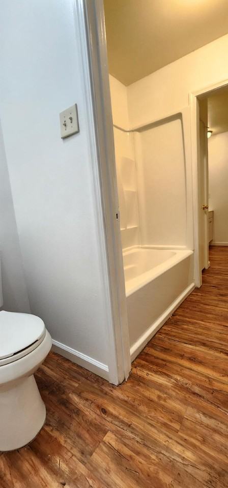 10006 Isabelle Dr - Photo 2 of 6