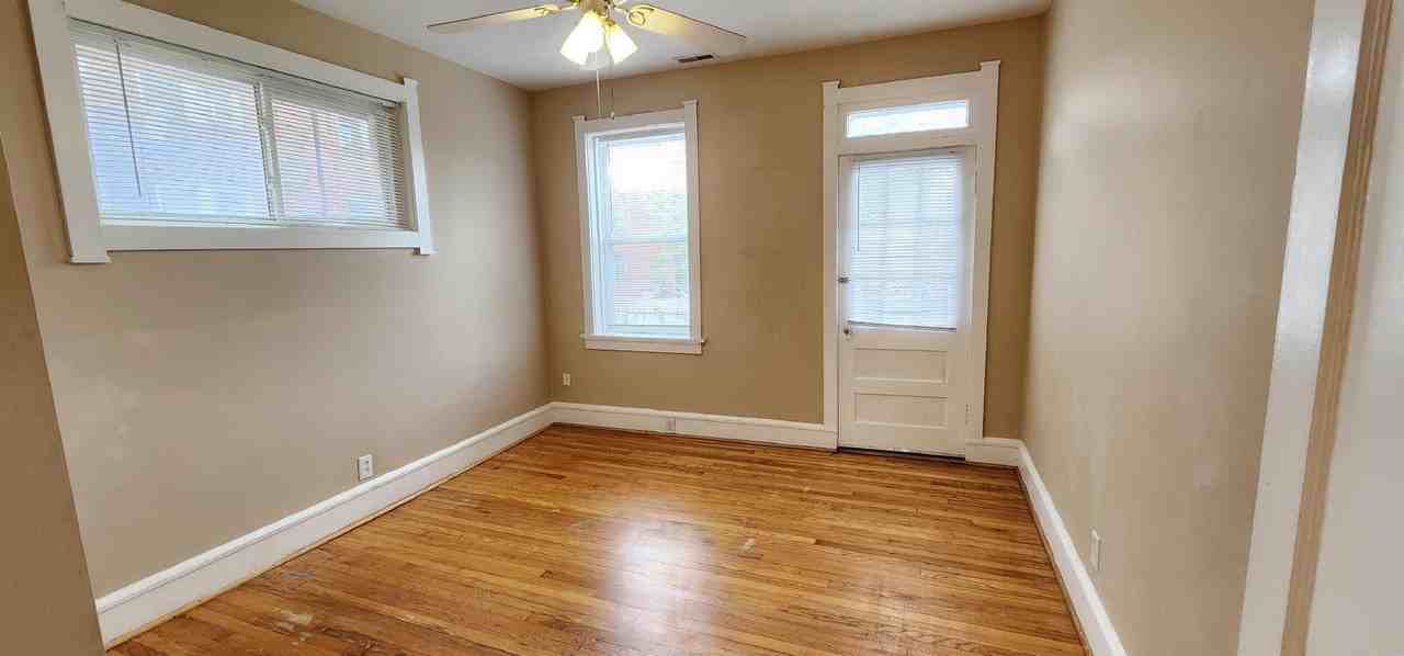 4957 Winona Ave - Photo 5 of 13