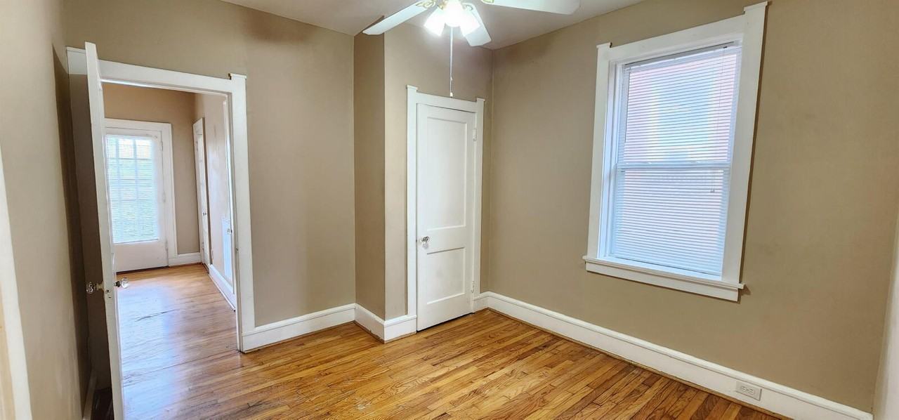 4957 Winona Ave - Photo 6 of 13