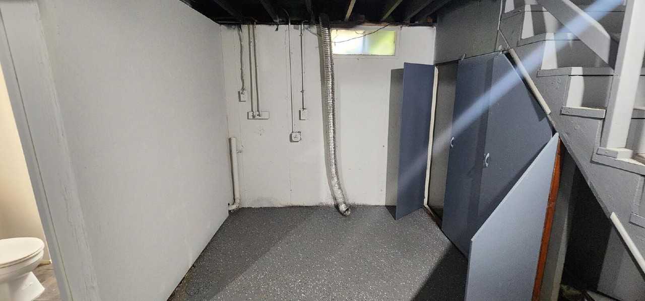 509 Ballman Ave - Photo 3 of 11