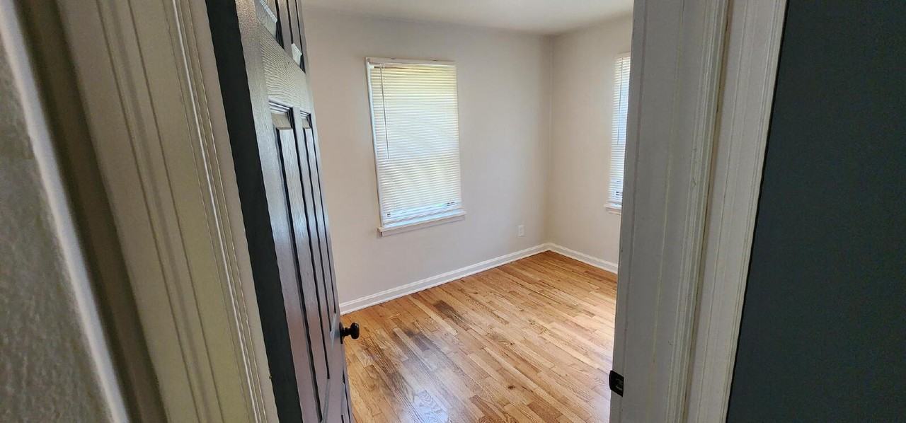 509 Ballman Ave - Photo 5 of 11