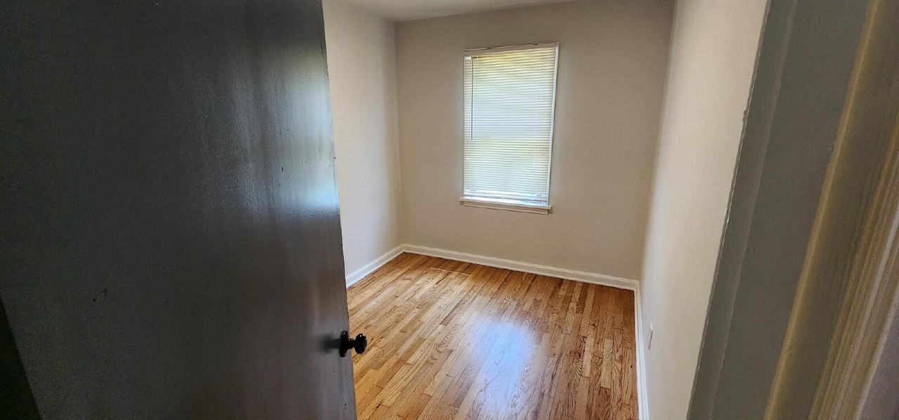 509 Ballman Ave - Photo 6 of 11