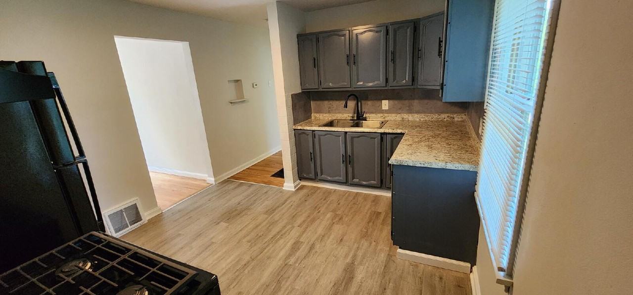 509 Ballman Ave - Photo 6 of 27