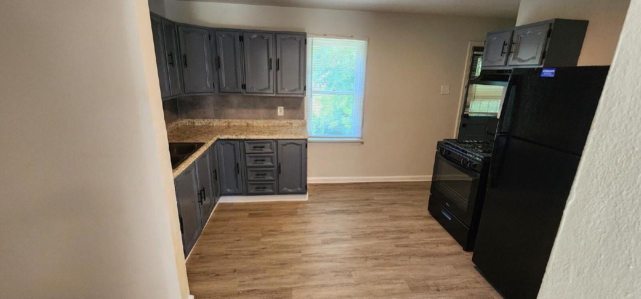 509 Ballman Ave - Photo 7 of 27