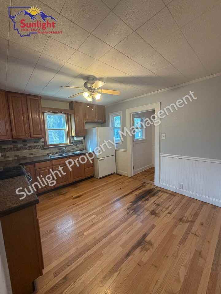 410 Pennsylvania Ave - Photo 6 of 15