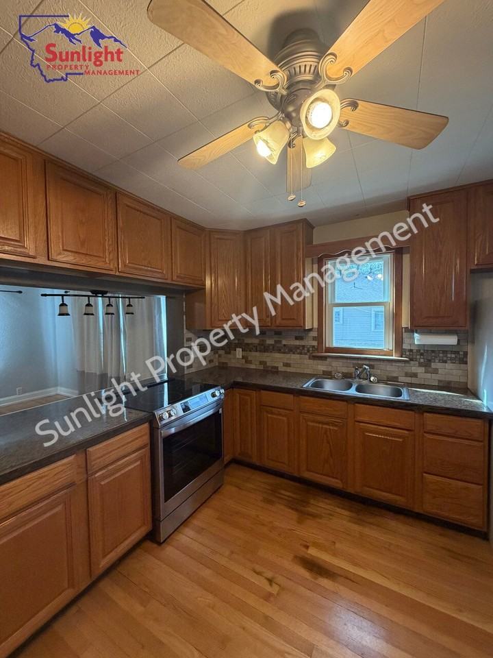 410 Pennsylvania Ave - Photo 7 of 15