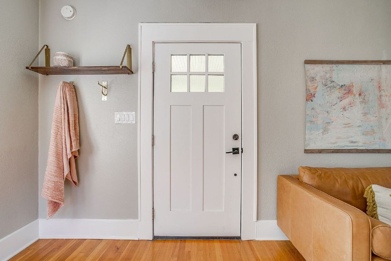 2718 Cockrell Ave - Photo 3 of 20