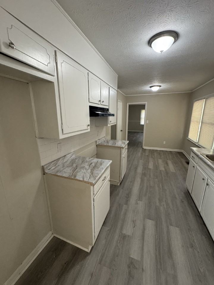 302 Brookview Dr - Photo 6 of 20