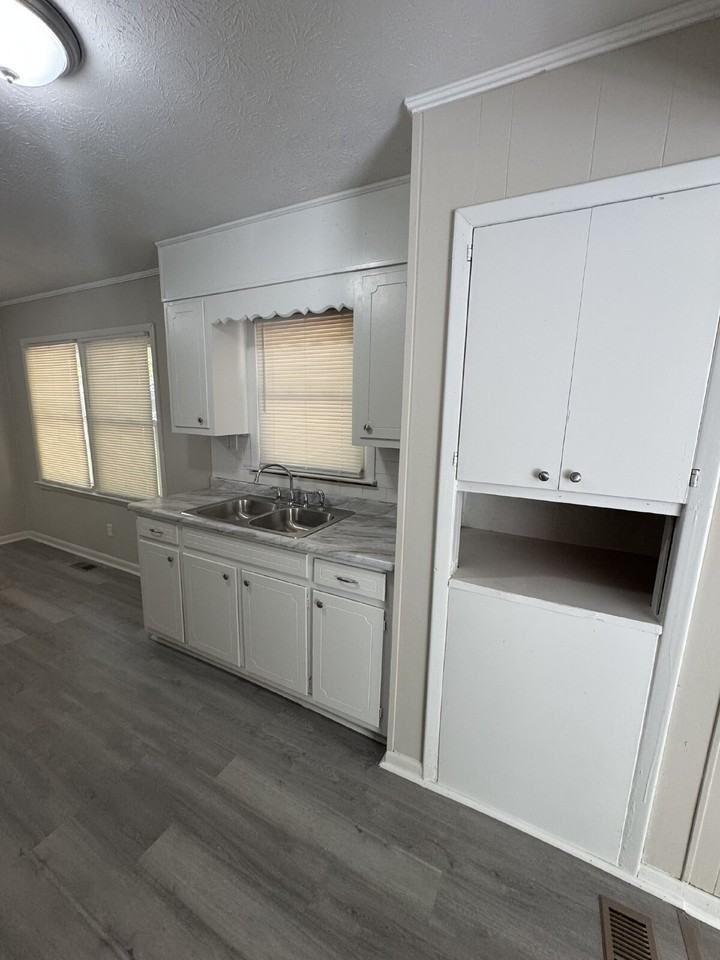 302 Brookview Dr - Photo 7 of 20