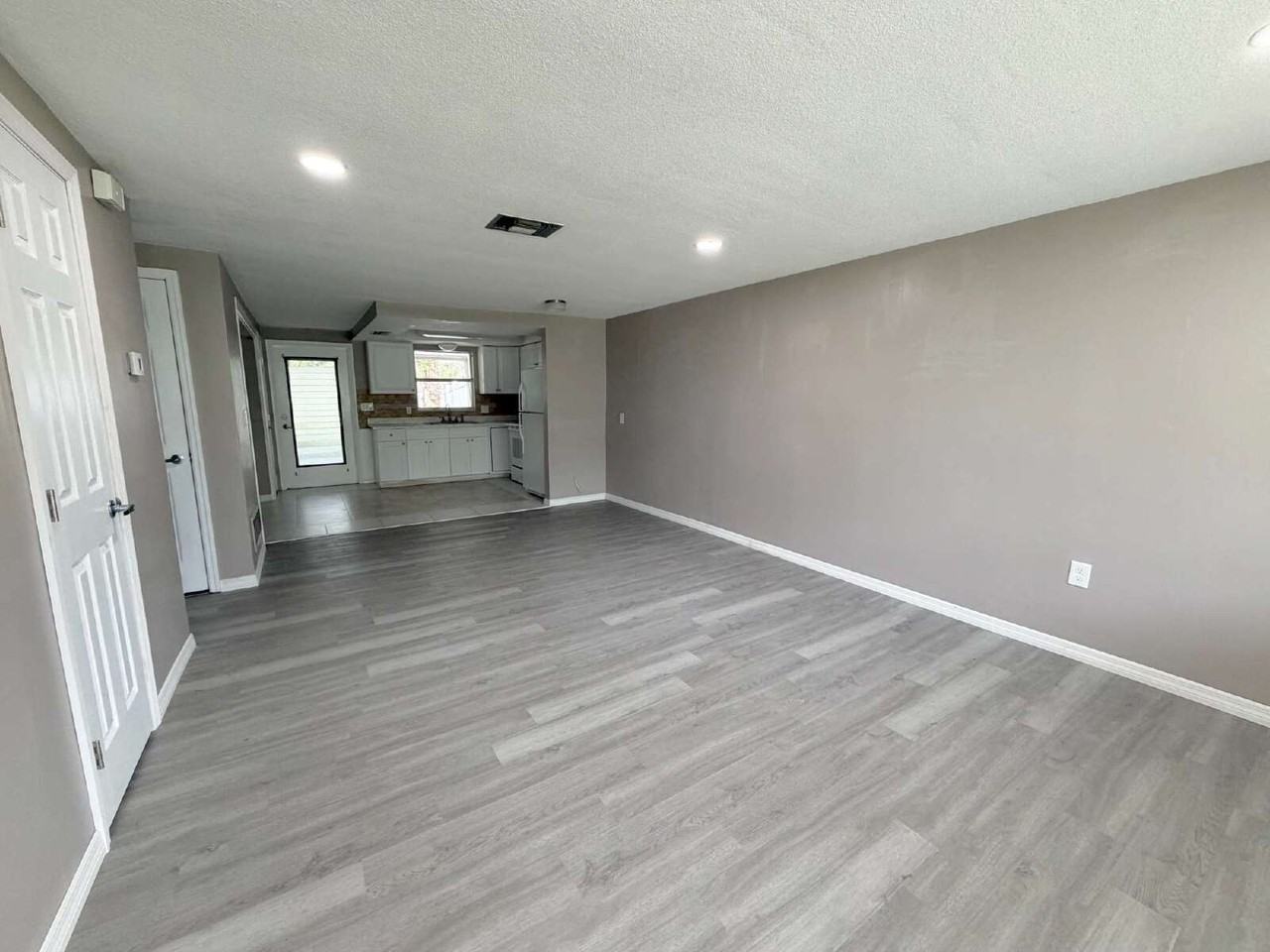 5342 Cedar Ln - Photo 5 of 20