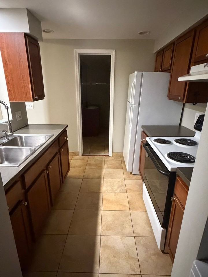909-911 Connecticut - Photo 5 of 24