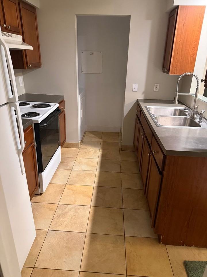 909-911 Connecticut - Photo 6 of 24