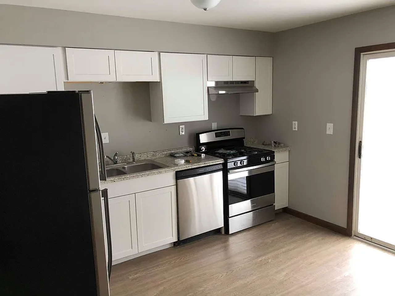 301 Eaton Ave - Photo 3 of 10