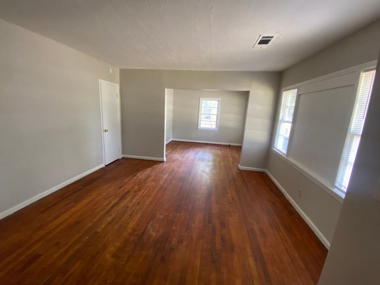 2840 Walker St - Photo 2 of 13