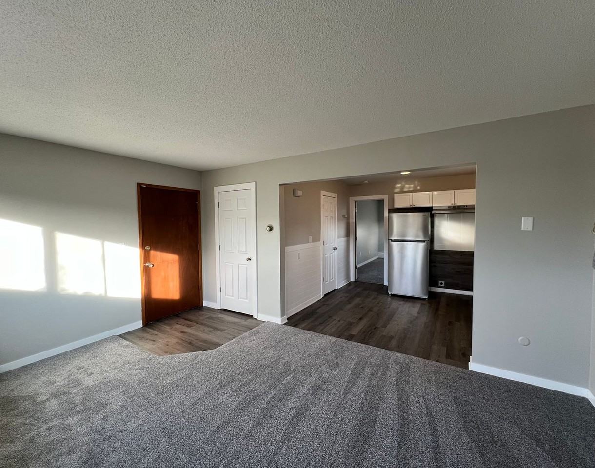 1348 5th Ave Se - Photo 5 of 13