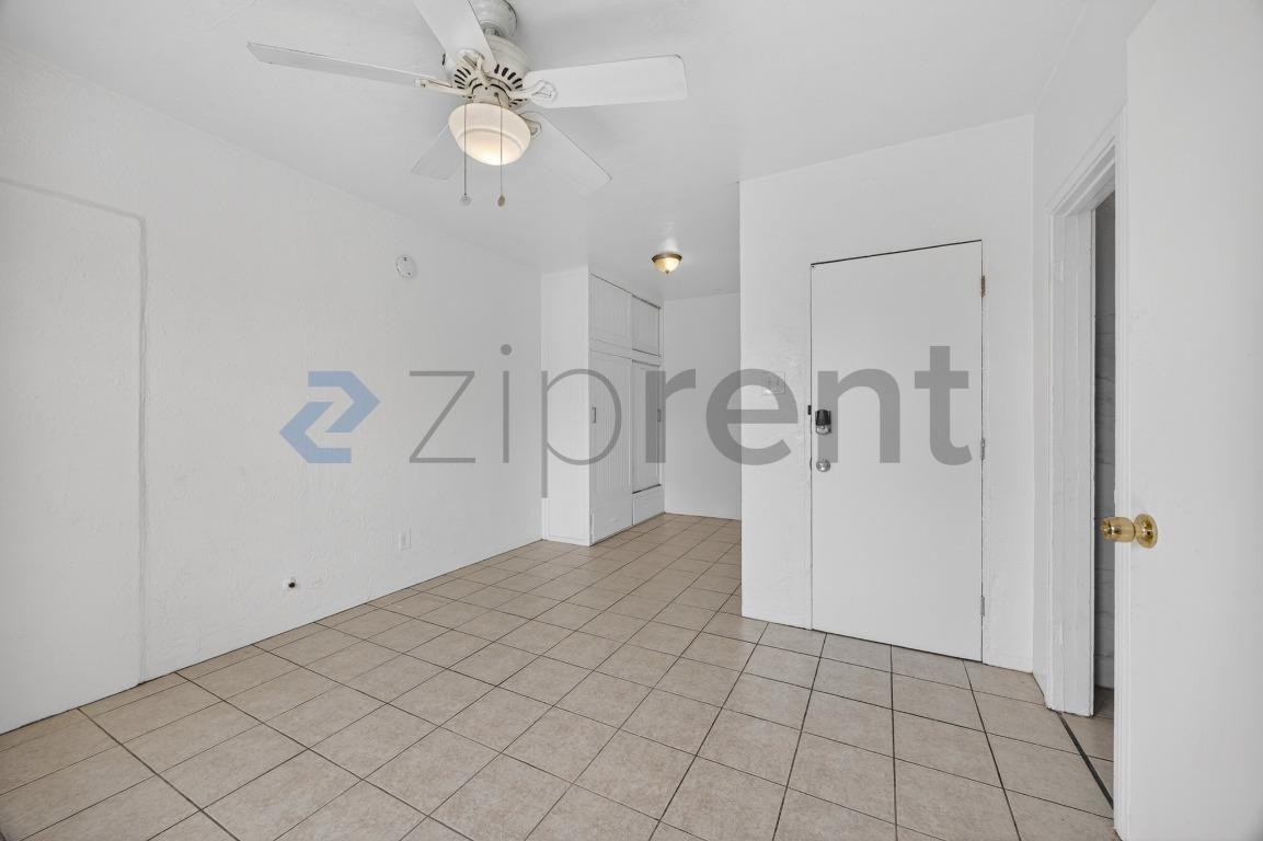 532 21st St #4 - Photo 2 of 7