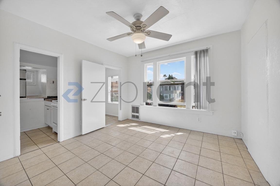 532 21st St #4 - Photo 5 of 7