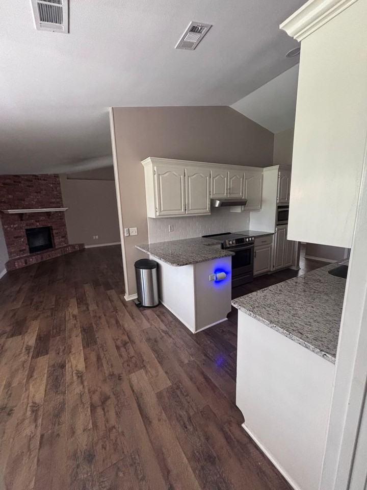 6916 Sea Shark Cir - Photo 5 of 24