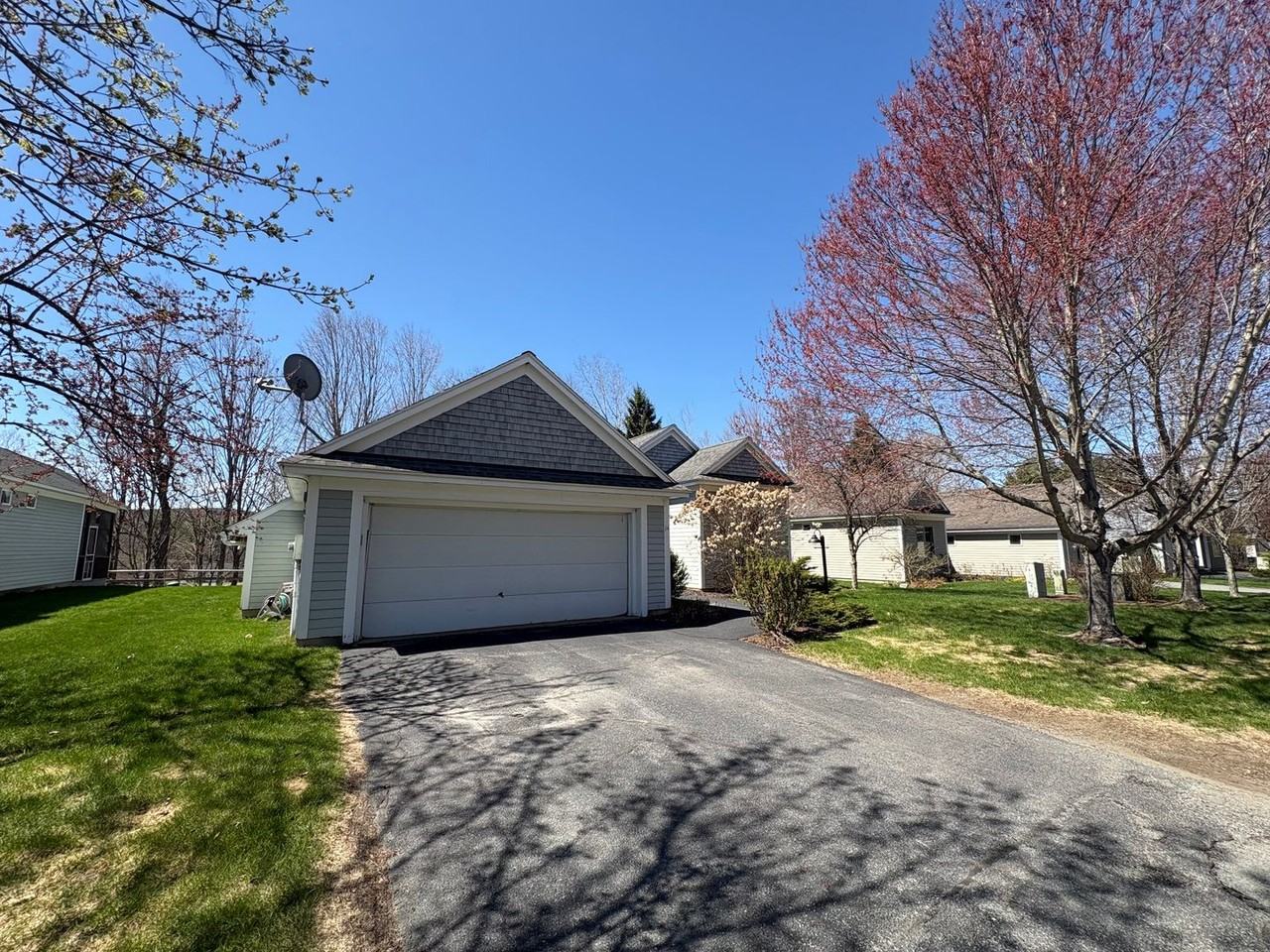 14 Apple Blossom Dr - Photo 3 of 17