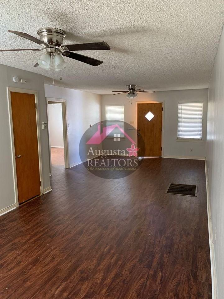 1504 Mccaulley St - Photo 2 of 8