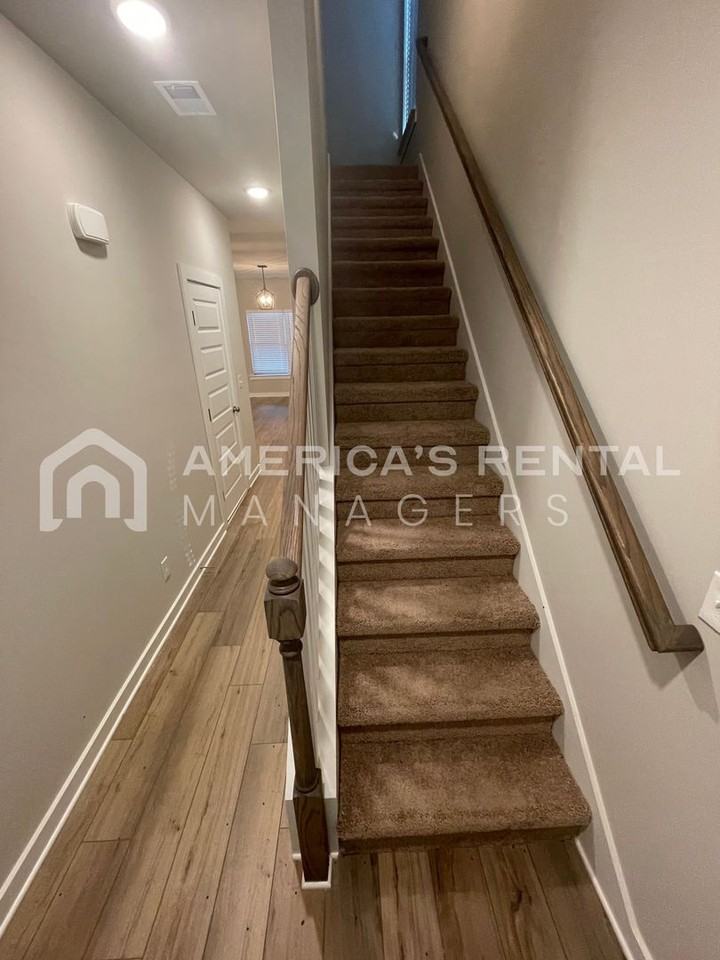334 Buckhorn Cir - Photo 3 of 32