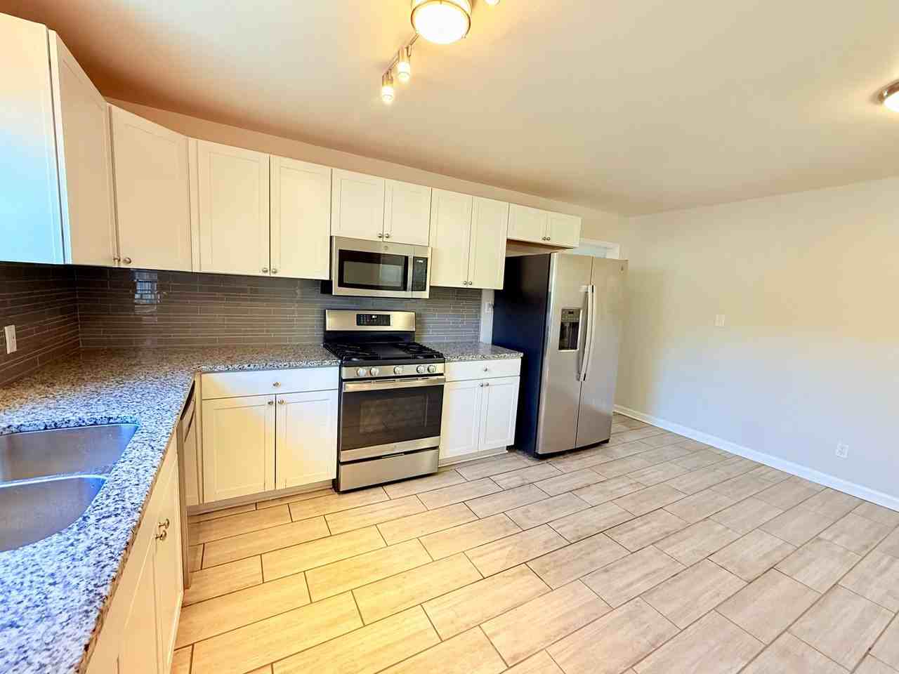 4033 Fieldcrest Rd - Photo 5 of 13