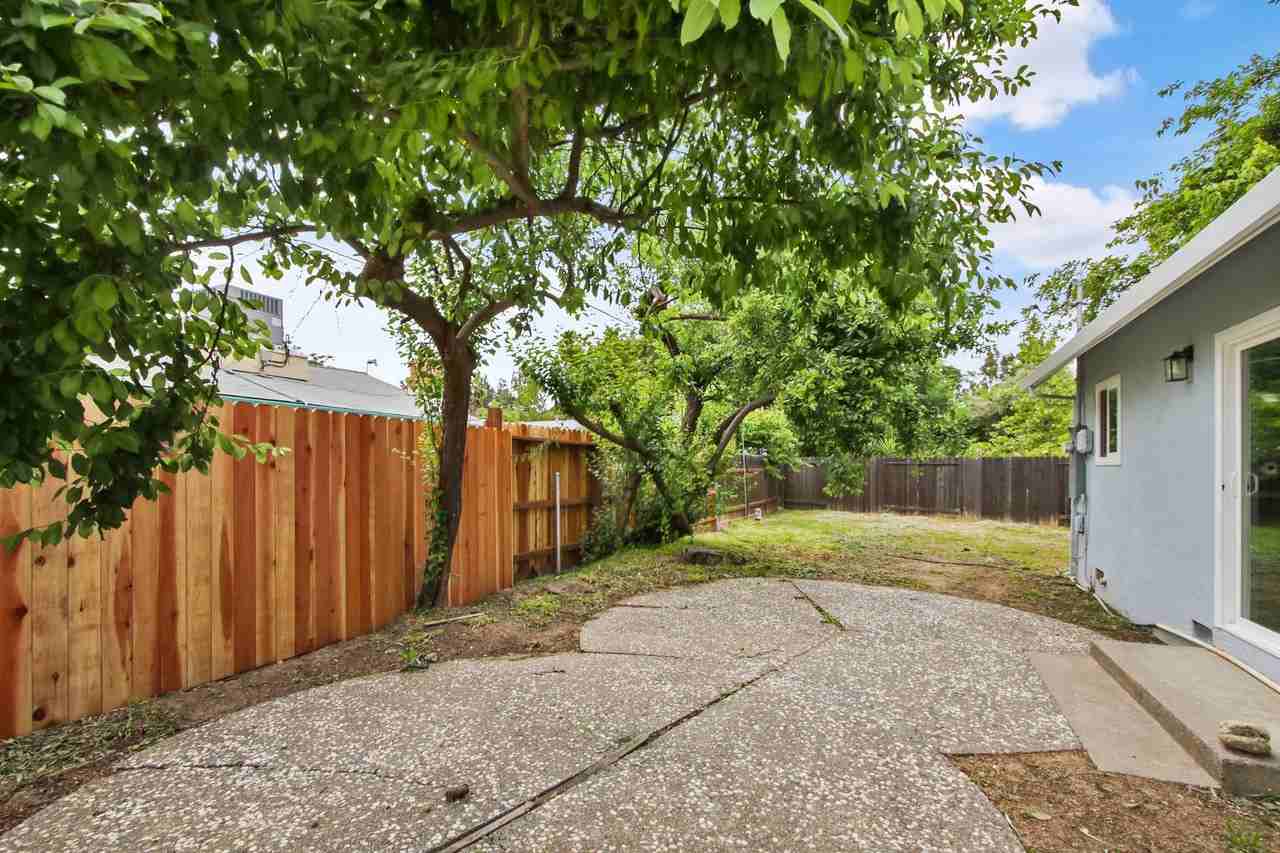 1717 Oleander Pl - Photo 7 of 37