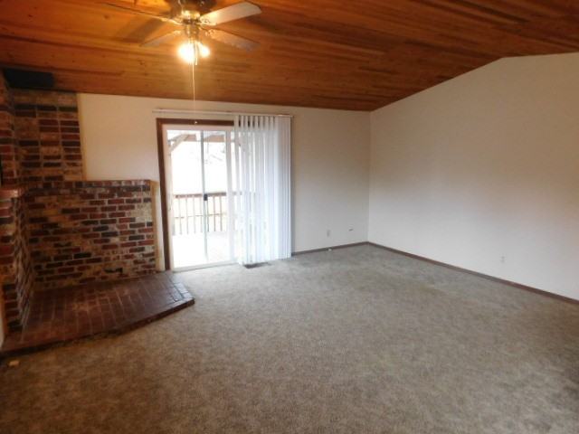 2142 Maplewood Dr S - Photo 2 of 21