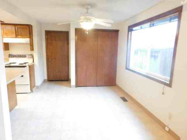 2142 Maplewood Dr S - Photo 5 of 21