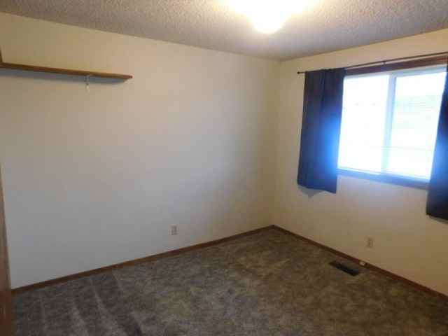 2142 Maplewood Dr S - Photo 6 of 21