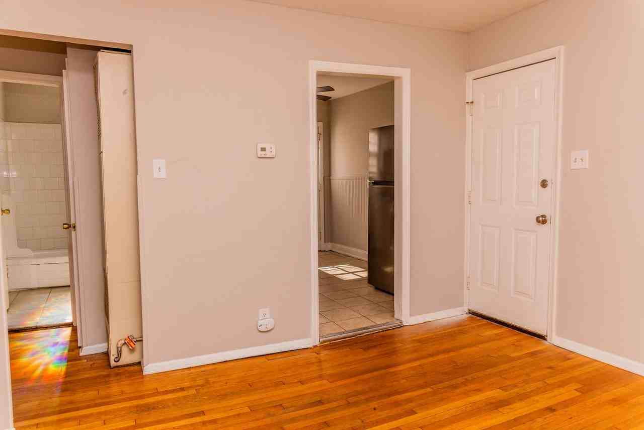 1903 Grayland Ave - Photo 2 of 11