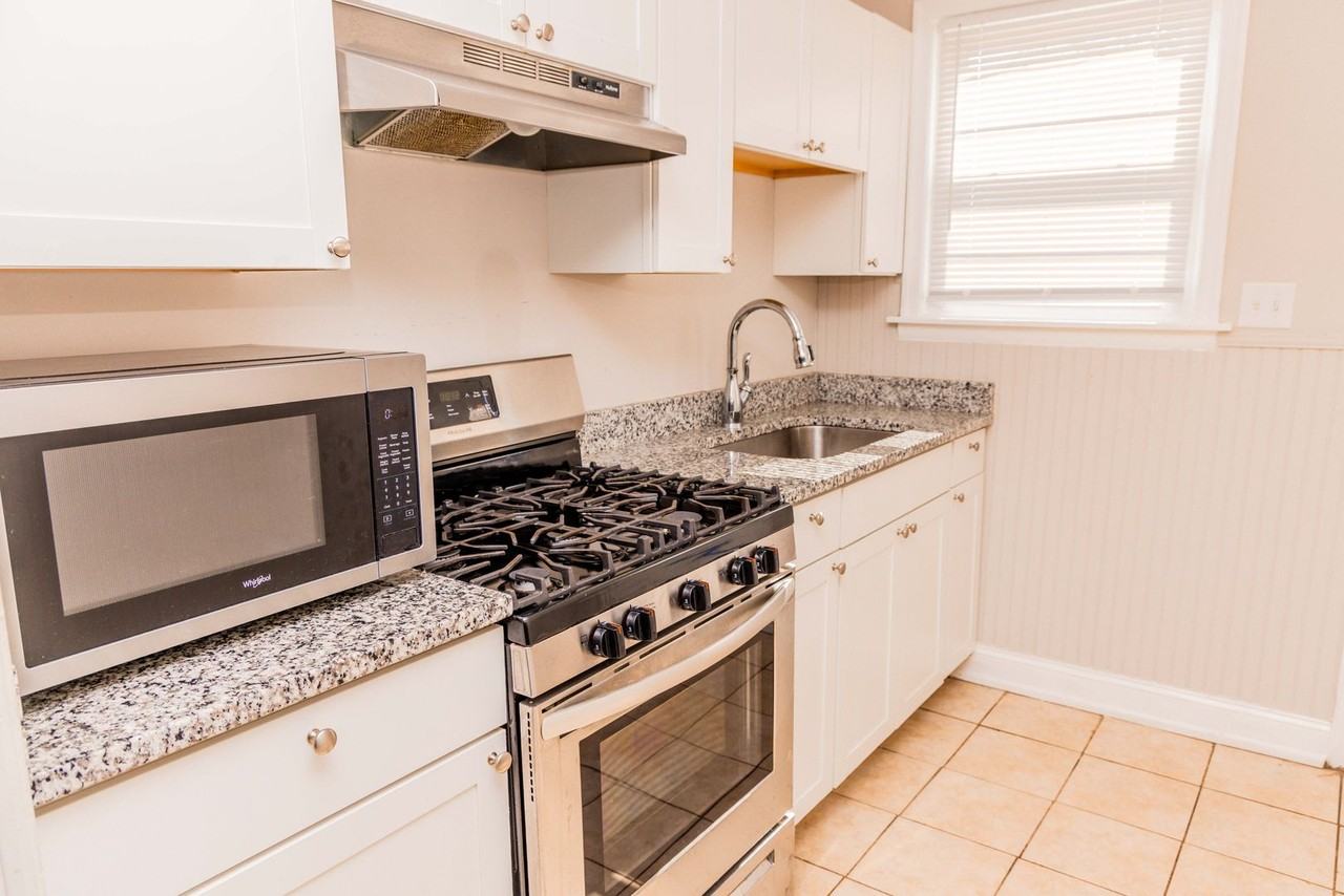 1903 Grayland Ave - Photo 3 of 11