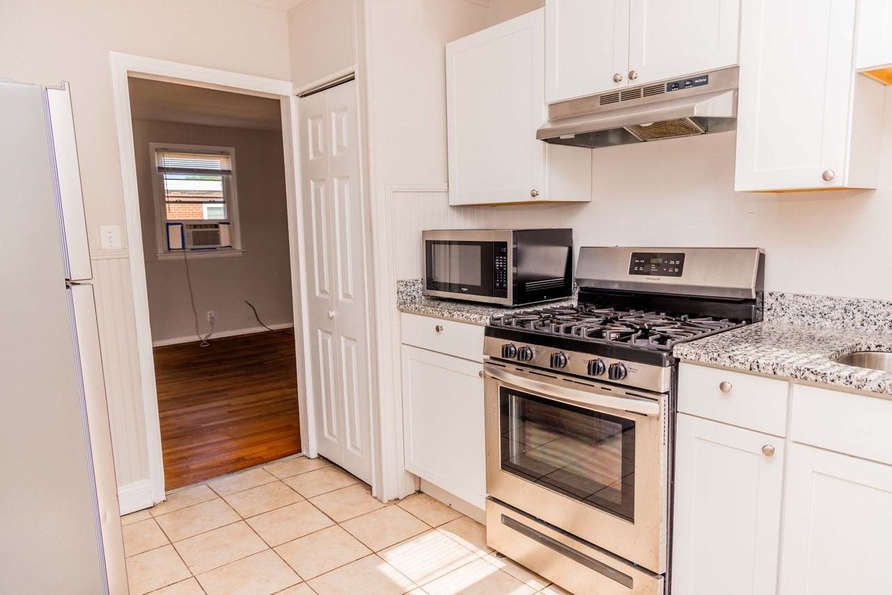 1903 Grayland Ave - Photo 4 of 11