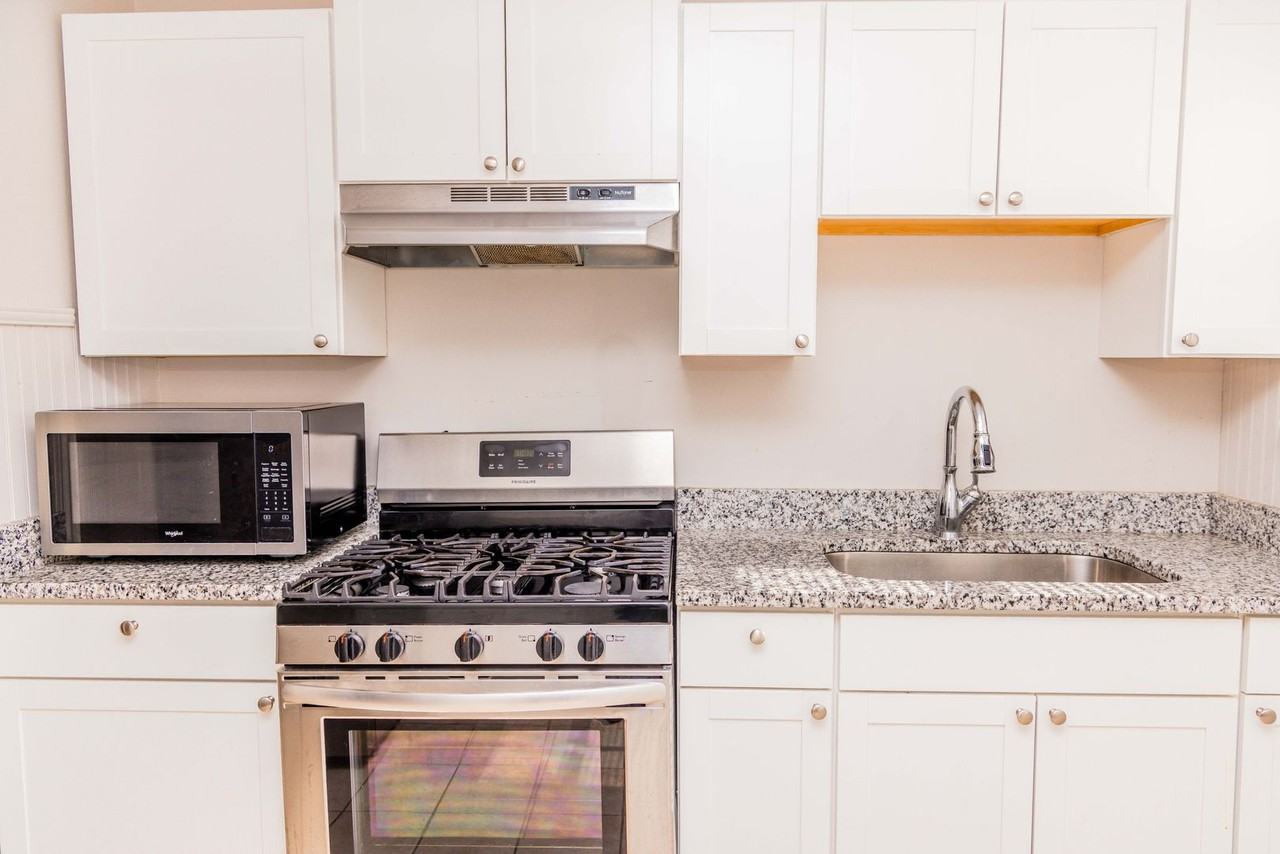 1903 Grayland Ave - Photo 5 of 11